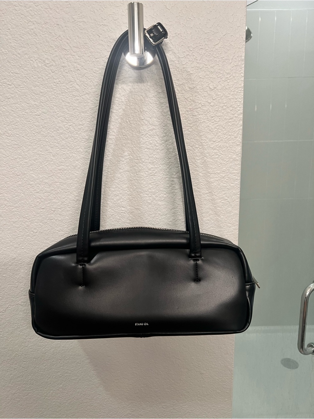 Stand Oil Black Leather Shoulder Bag